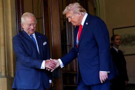 «Δώσε μου το σπαθί ή παραιτήσου»: Το παράλογο αίτημα Τραμπ