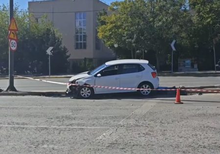 Τροχαίο στην Κηφισίας: 94χρονος οδηγός έπεσε πάνω σε φανάρι