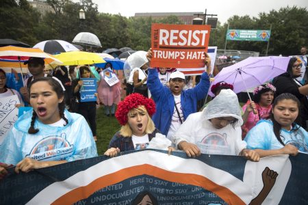 Τραμπ: $2.500 σε έφηβους μετανάστες που θα βγουν από τις ΗΠΑ