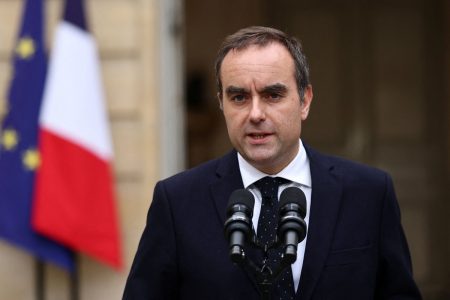 Γαλλία: Η νέα Κυβέρνηση του Λεκορνί – Παρέμεινε υπουργός Οικονομικών ο Λεσκίρ