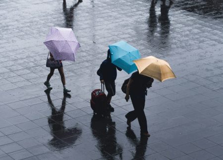 Καιρός: «Ανοίγουν οι ουρανοί» σε ολόκληρη τη χώρα – Πότε ανεβαίνει η θερμοκρασία