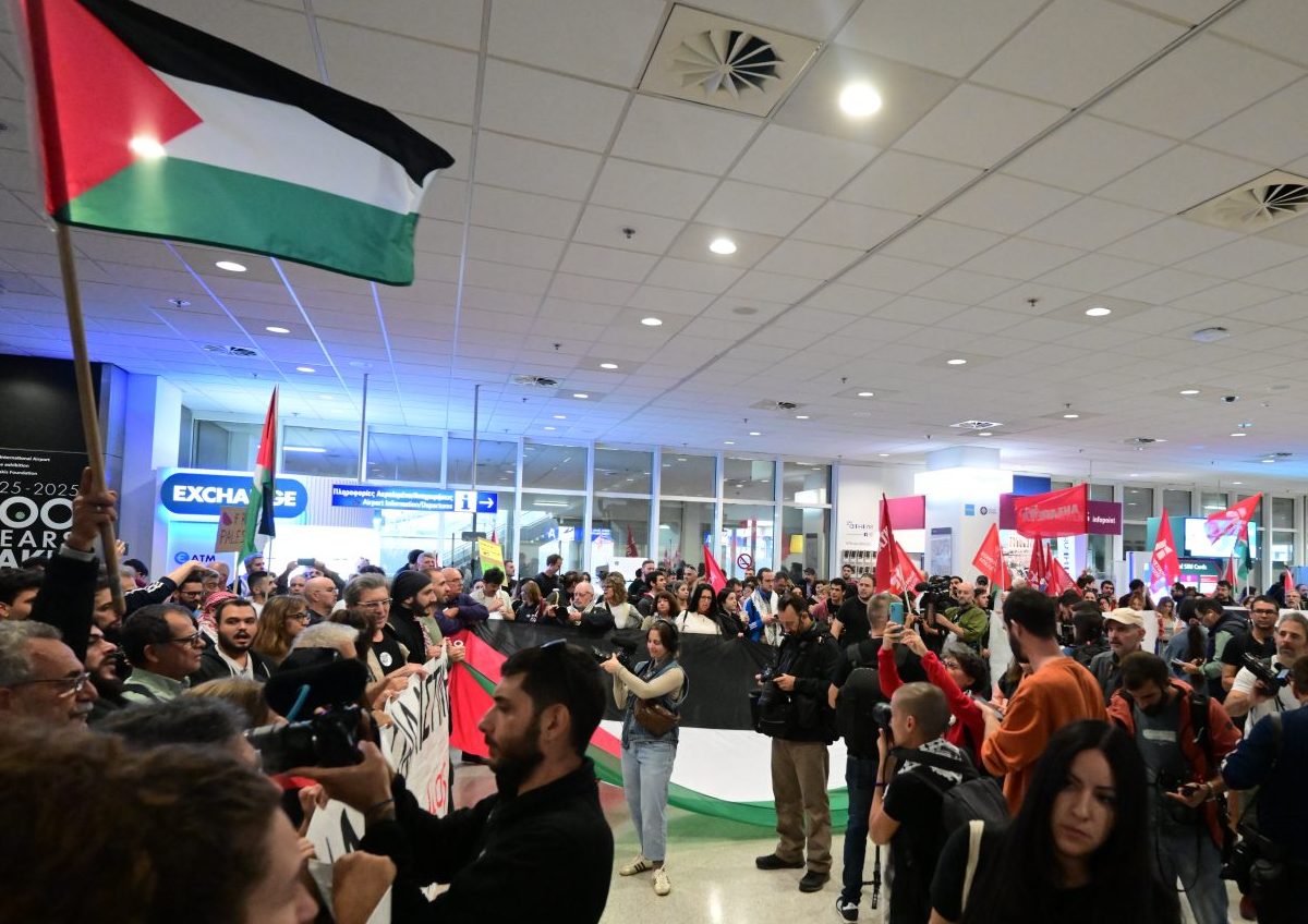 Global Sumud Flotilla: Θερμή υποδοχή των ακτιβιστών από πλήθος κόσμου στο Ελ. Βενιζέλος