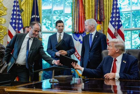 Τραμπ: Εξετάζει την πώληση μέρους των φοιτητικών δανείων σε funds