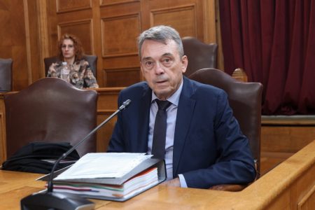 5 το πρωί: Αντιδράσεις από την κατάθεση Βάρρα – Σταματάει την απεργία πείνας ο Ρούτσι – Σενάρια εκλογών στη Γαλλία