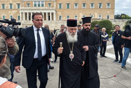 Αρχιεπίσκοπος Ιερώνυμος, Πώς ελέγχει την εκκλησία, οι διάδοχοι