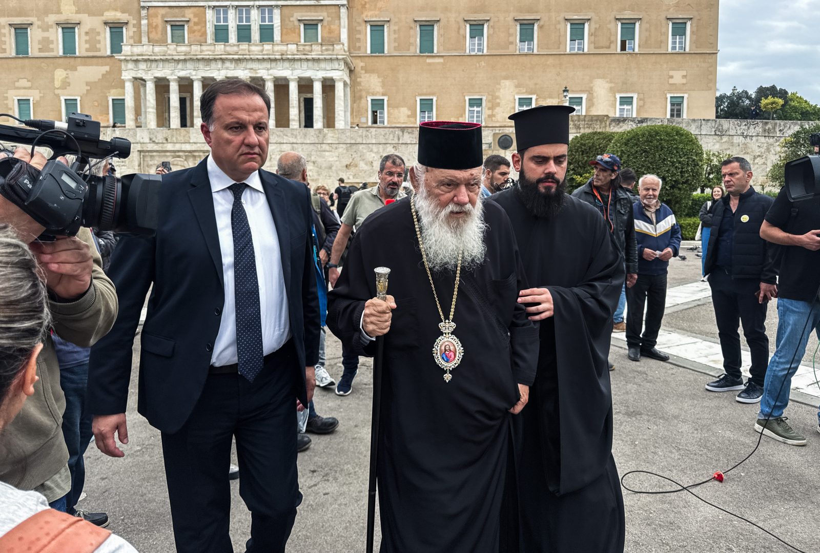 Αρχιεπίσκοπος Ιερώνυμος, Πώς ελέγχει την εκκλησία, οι διάδοχοι