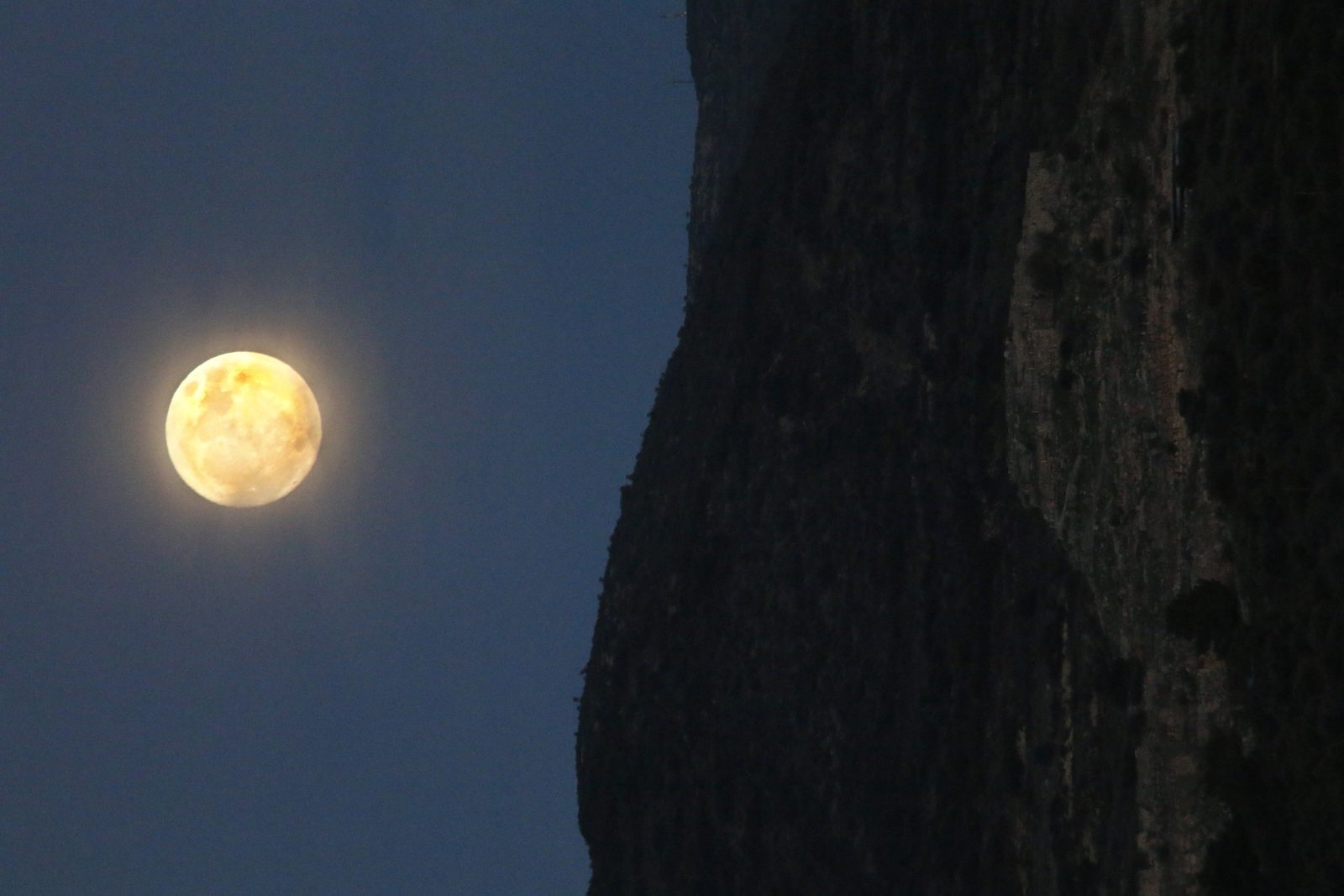 Πανσέληνος Οκτωβρίου 2025: Γιατί θα είναι «υπερπανσέληνος»