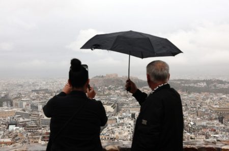 Καιρός: Η «Barbara» φέρνει καταιγίδες και κρύο – Τι ώρα θα βρέξει στην Αθήνα