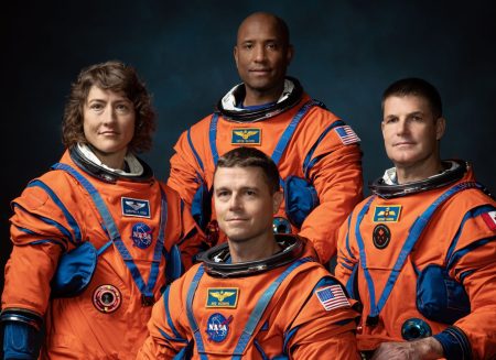 Ο (δύσβατος) δρόμος προς τη Σελήνη