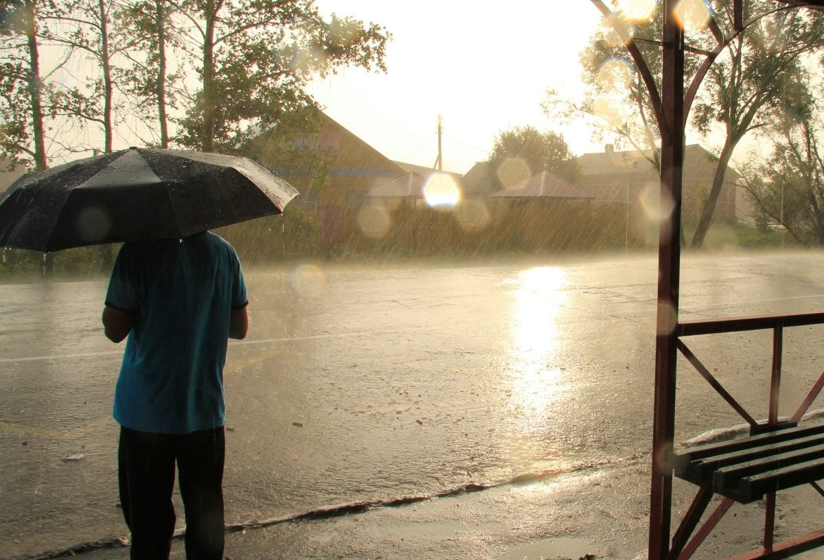 Καιρός: Πού θα βρέξει σήμερα, πέφτει η θερμοκρασία