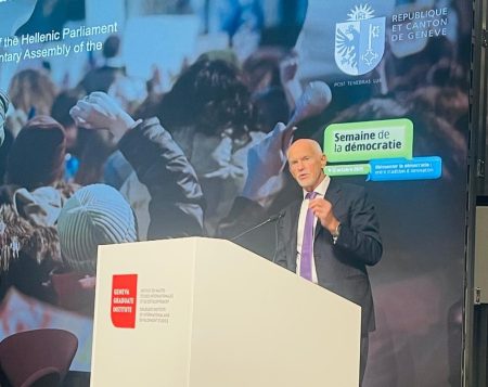 Σε Γενεύη και Λωζάνη ο Γιώργος Παπανδρέου – «Η δημοκρατία δεν αμύνεται με όπλα»