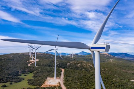 Ηλιακή και αιολική ενέργεια ξεπέρασαν τη ζήτηση το πρώτο εξάμηνο του 2025