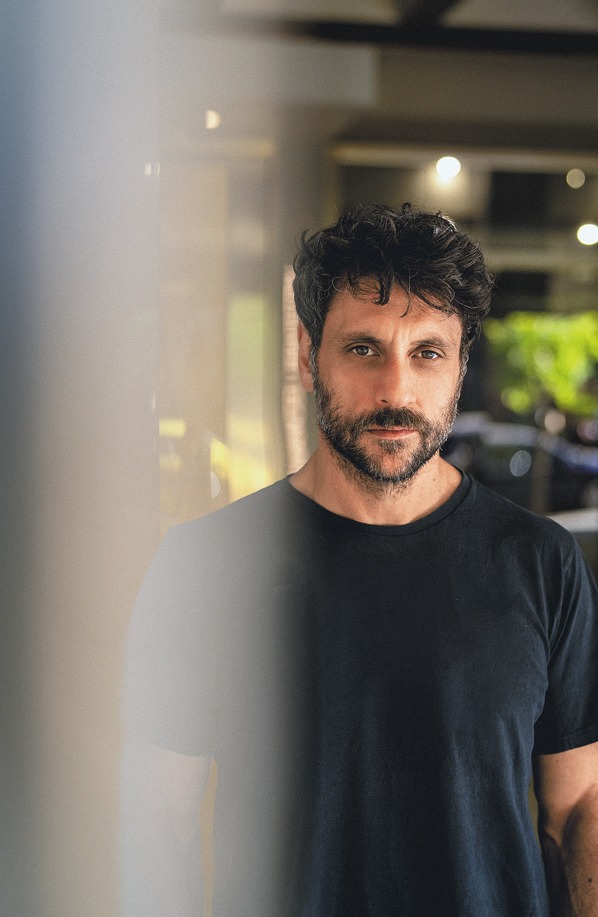 Γιώργος Χρυσοστόμου στο ΒΗΜΑ: «Περπατάω πάνω στο όνειρό μου»