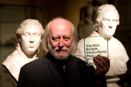 Ποιος είναι ο Λάσλο Κρασναχορκάι που τιμήθηκε με το Νόμπελ Λογοτεχνίας