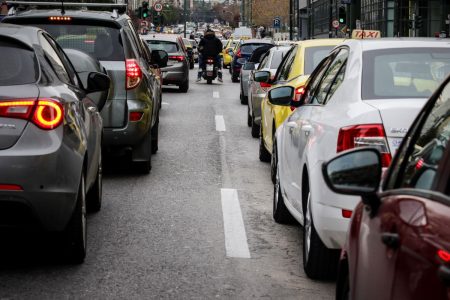 Πρόστιμα έως 2.000 ευρώ για απλήρωτα τέλη, ΚΤΕΟ και ανασφάλιστα ΙΧ- Πώς θα εντοπίζονται οι παραβάτες