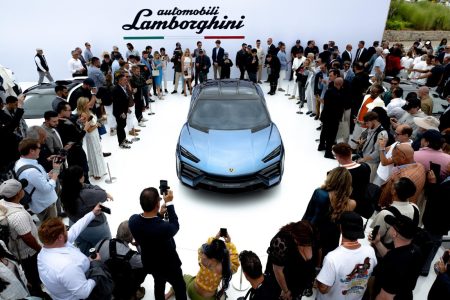 Αναβολή για την πρώτη ηλεκτρική Lamborghini