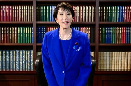 Μια «σιδηρά κυρία» στο τιμόνι της Ιαπωνίας