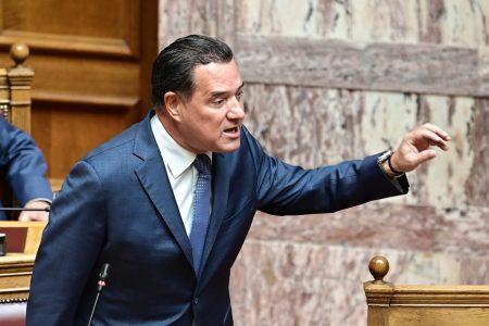 Σκληρή κόντρα Γεωργιάδη – ΚΚΕ:  «Κλάψτε για τη Χαμάς που χάσατε»