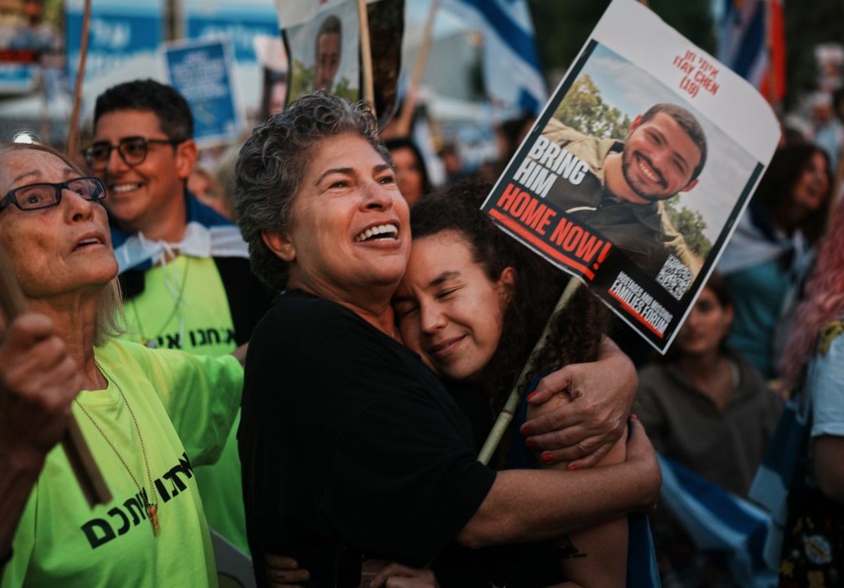 Γάζα: Με δάκρυα χαράς η απελευθέρωση ομήρων και κρατουμένων