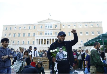 Κλειστή η «γραμμή» με την κοινωνία