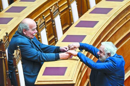 Η ενηλικίωση αργεί