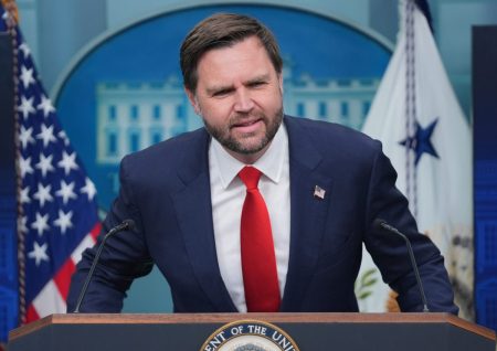 Καβγάς Τζέι Ντι Βανς με τον Στεφανόπουλο on air – Διέκοψε απότομα τη συνέντευξη