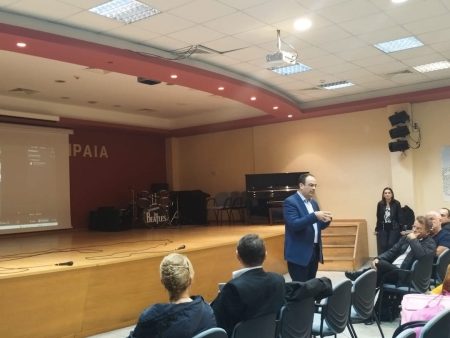 Τα δημόσια σχολεία και οι εκπαιδευτικοί προετοιμάζονται για την πιστοποίηση του Διεθνούς Απολυτηρίου (IB)