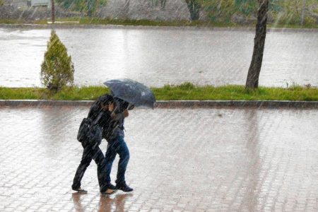 Καιρός: Βροχές και καταιγίδες σε ολόκληρη τη χώρα – Πέφτει η θερμοκρασία