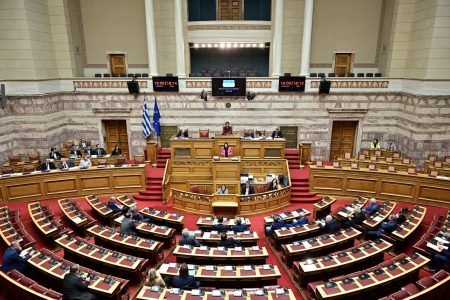 Νομοσχέδιο για 13ωρο: Σκληρό μπρα ντε φερ στη Βουλή
