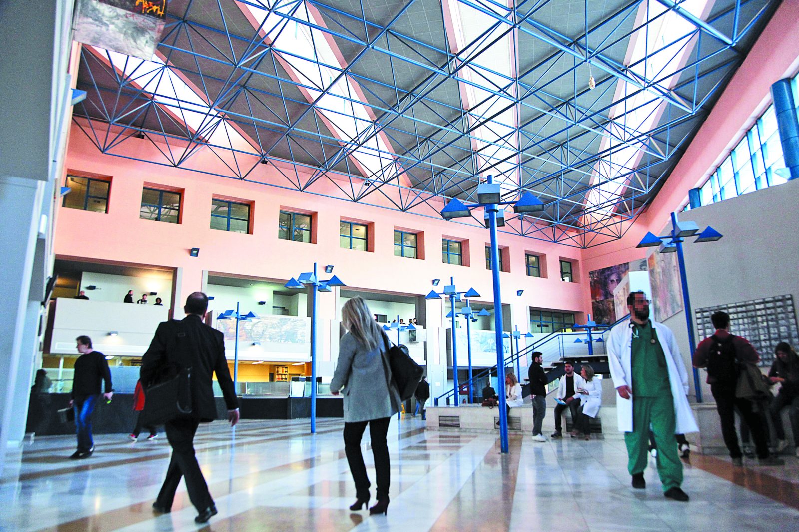 Στο Αττικόν Μητσοτάκης, Αδωνις. Επί ποδός οι εργαζόμενοι