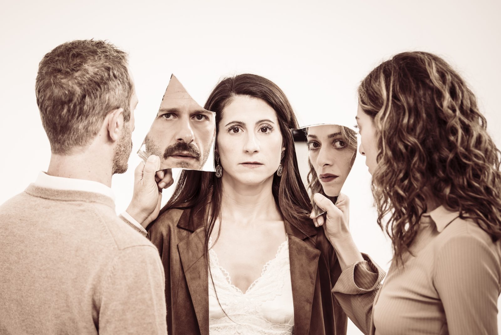 Κίττυ Παϊταζόγλου στο ΒΗΜΑ: «Ο καθένας παλεύει μόνος του να βγει από τα αδιέξοδα»