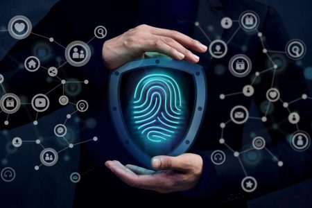 Chat Control: Πώς η ΕΕ δοκίμασε να σαρώσει τα ιδιωτικά μηνύματα εκατομμυρίων χρηστών