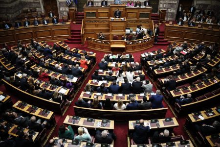 Βουλή: Ο Μητσοτάκης ανοίγει την ατζέντα της εξωτερικής πολιτικής – Συνεχής ενημέρωση