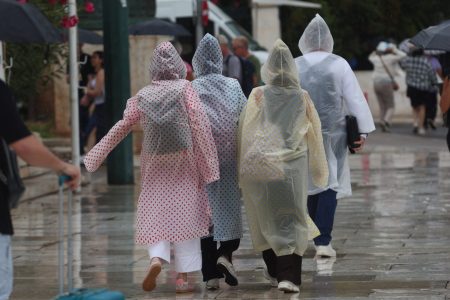 Διπλό κύμα κακοκαιρίας, ισχυρές βροχές, πτώση θερμοκρασίας