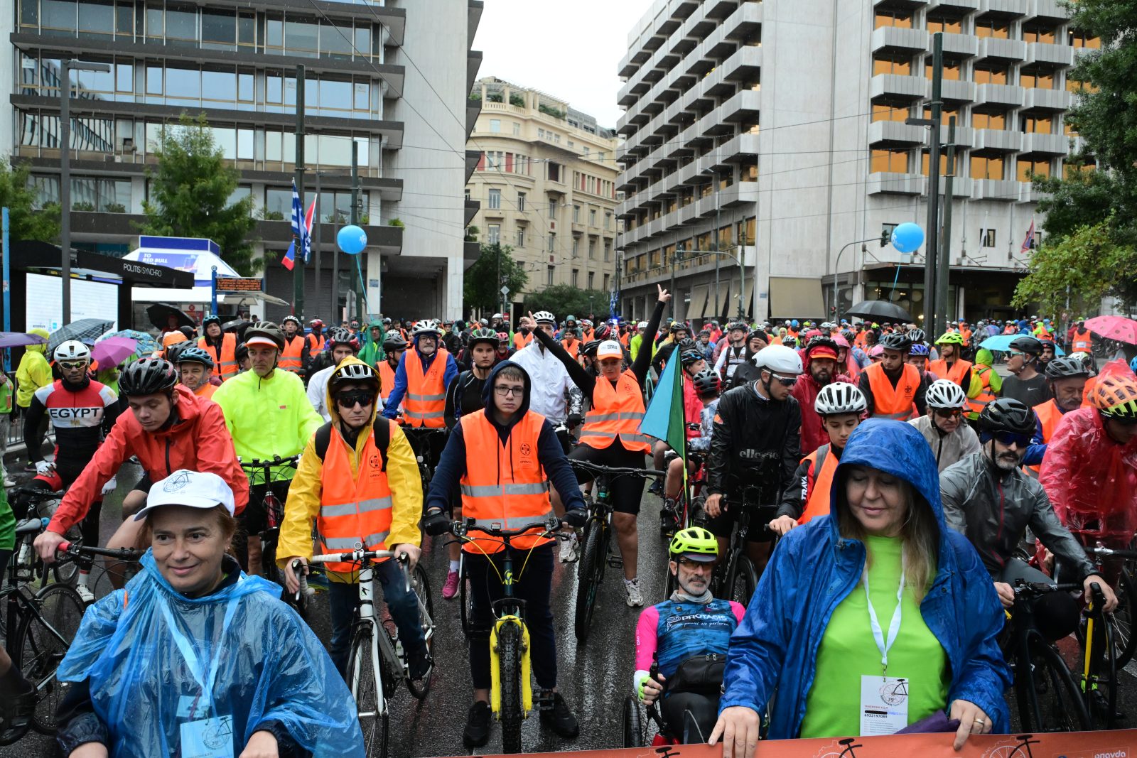 Ποδηλατικός Γύρος Αθήνας: Η βροχή δεν πτόησε τους ποδηλάτες