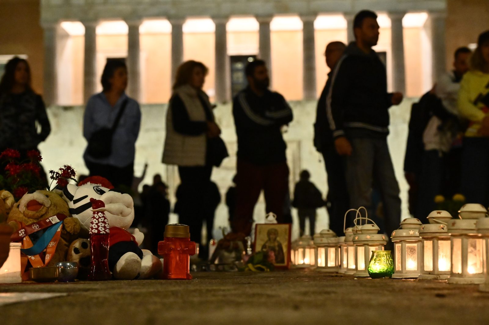 Διαμαρτυρία στο Σύνταγμα για τα Τεμπη – «Το 58ο θύμα είναι η Δημοκρατία»