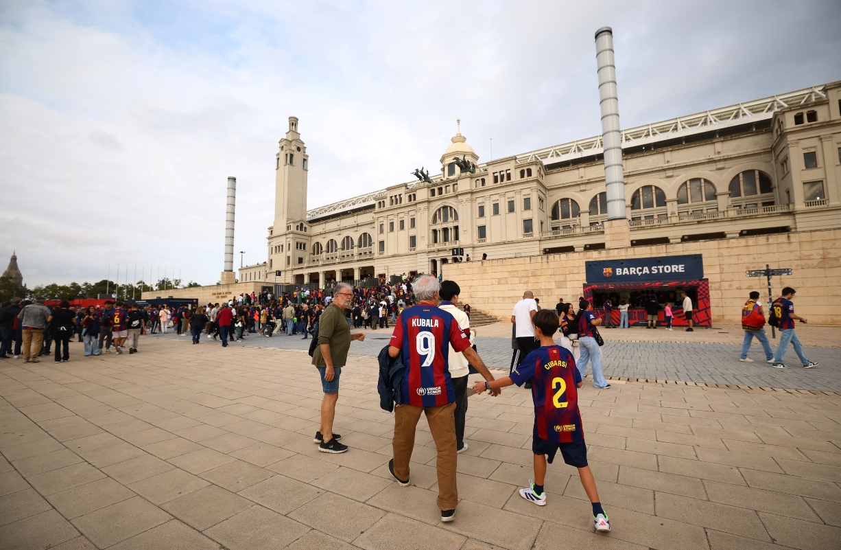 Μπαρτσελόνα – Ολυμπιακός: Εγκλωβισμένη ανάμεσα σε δύο ιστορικά γήπεδα