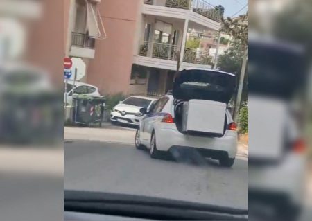 ΕΔΕ για το περιπολικό που μετέφερε ψυγείο στο πορτμπαγκάζ – Βίντεο