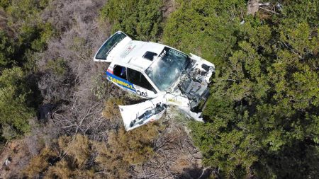Κρήτη: Αγωνιστικό αυτοκίνητο εκτοξεύτηκε σε γκρεμό – Πώς γλίτωσε ο οδηγός [Βίντεο]