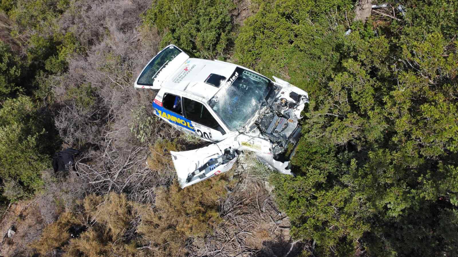 Κρήτη: Αγωνιστικό αυτοκίνητο εκτοξεύτηκε σε γκρεμό – Πώς γλίτωσε ο οδηγός [Βίντεο]