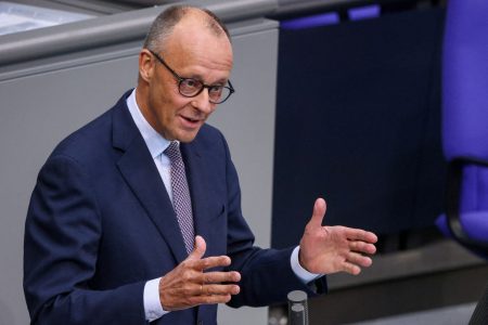 Μερτς: «Δεν ζούμε σε πόλεμο, αλλά όχι πλέον και μόνο σε ειρήνη»