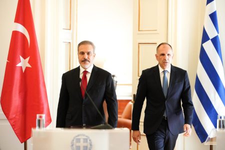 Το χάσμα Ελλάδας – Τουρκίας στη συνάντηση Γεραπετρίτη – Φιντάν