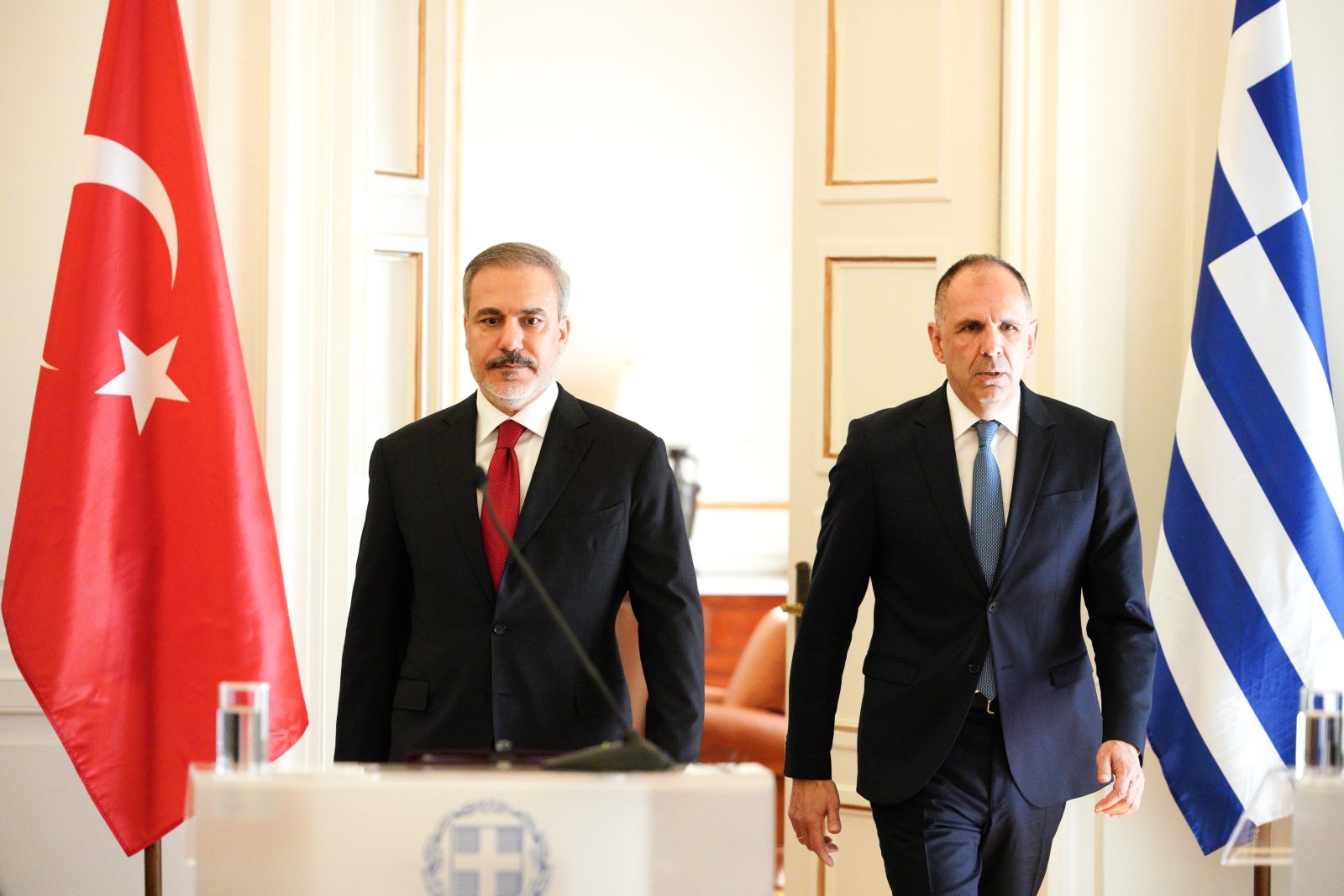 Το χάσμα Ελλάδας – Τουρκίας στη συνάντηση Γεραπετρίτη – Φιντάν