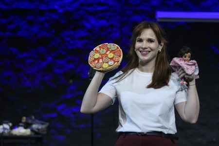 Ευγενία Δημητροπούλου: «Πάντα φέρουμε μέσα μας το παιδί που ήμασταν κάποτε»