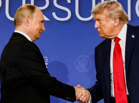 Κρεμλίνο: Σε αναμονή επίσημης ανακοίνωσης για τη συνάντηση Τραμπ – Πούτιν