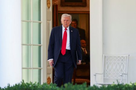 Δημοσκόπηση Metron Analysis: Άνοδος στη δημοφιλία Τραμπ μεταξύ των Ελλήνων