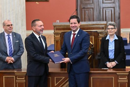 Τιμή στον Γιάννη Στουρνάρα από το ΕΚΠΑ