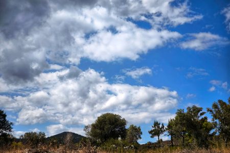 Καιρός: Σαββατοκύριακο με ηλιοφάνεια αλλά ο Ηρακλής φέρνει την βαρυχειμωνιά