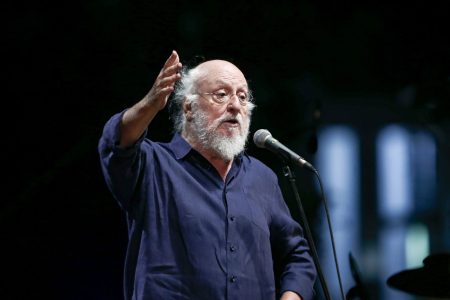 Διονύσης Σαββόπουλος: Η πολιτική διαδρομή από την αντιδικτατορική στάση μέχρι το «Μητσοτάκ» και την ενωτική αυτοβιογραφία του