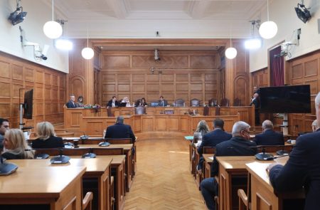 ΟΠΕΚΕΠΕ: Ο «Φραπές» χύθηκε στην Εξεταστική – Η απουσία Ξυλούρη φέρνει εισαγγελέα και προσαγωγή